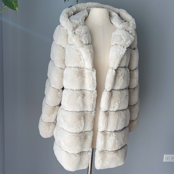 BCBGMAXAZRIA Cream Faux Fur Hooded Coat Size S - Picture 3 of 12